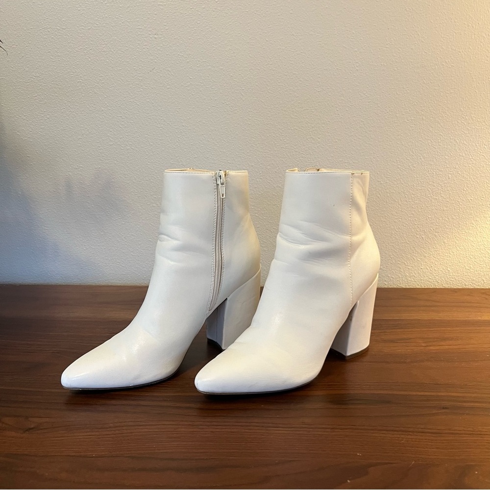 Steven by Steven Madden White Heeled Booties Size 7.5